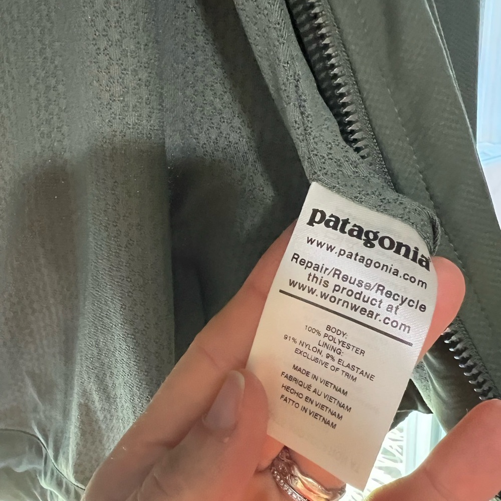 Patagonia Forest Green Women's Jacket - Picture 5 of 5